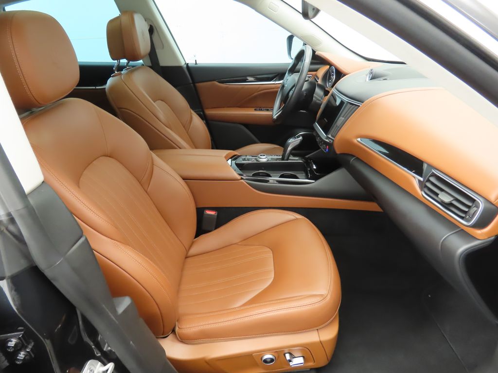 Thumbnail: 2022 Maserati Levante - 20