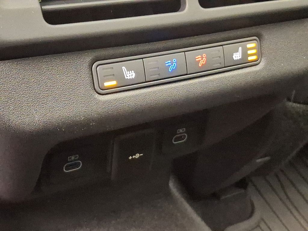 Thumbnail: 2025 Land Rover Range Rover Evoque - 11