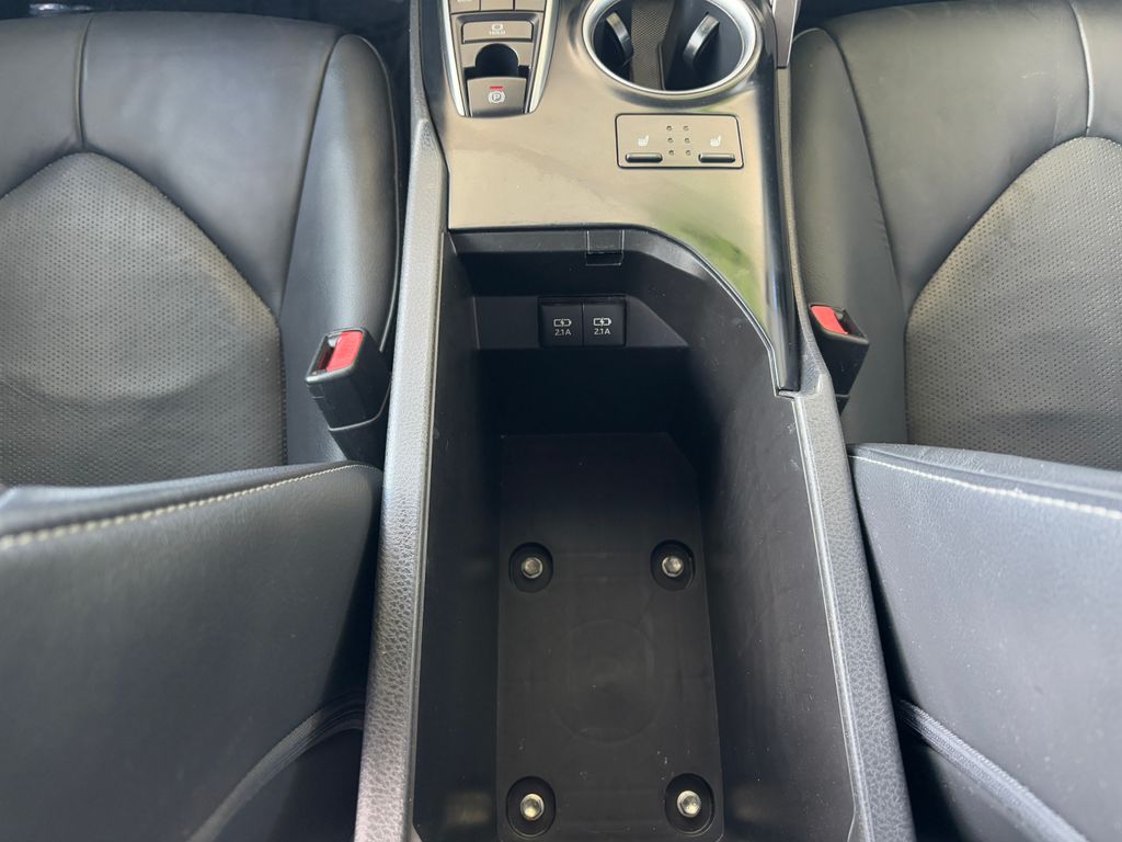 2018 Toyota Camry XSE 18