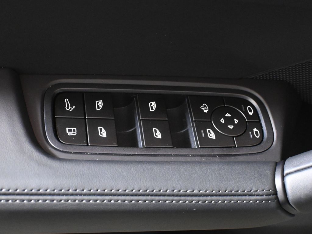 Thumbnail: 2026 Porsche Cayenne - 32