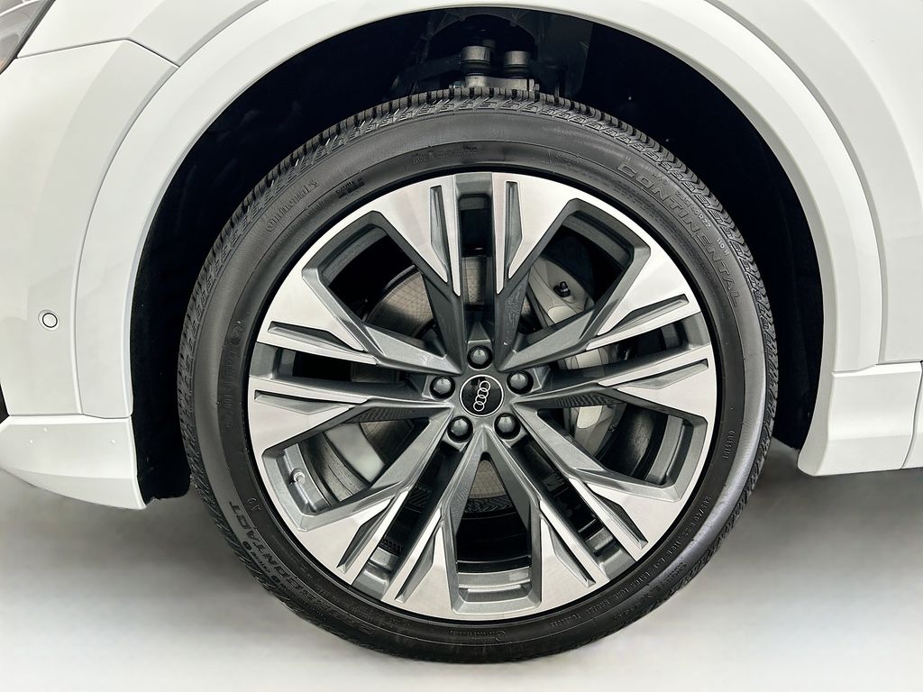 Thumbnail: 2026 Audi Q8 - 29