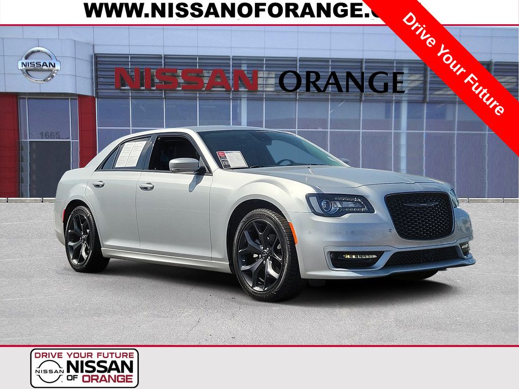 Silver Mist Clearcoat 2023 Chrysler 300 Sedan Rear-Wheel Drive 8-Speed Automatic