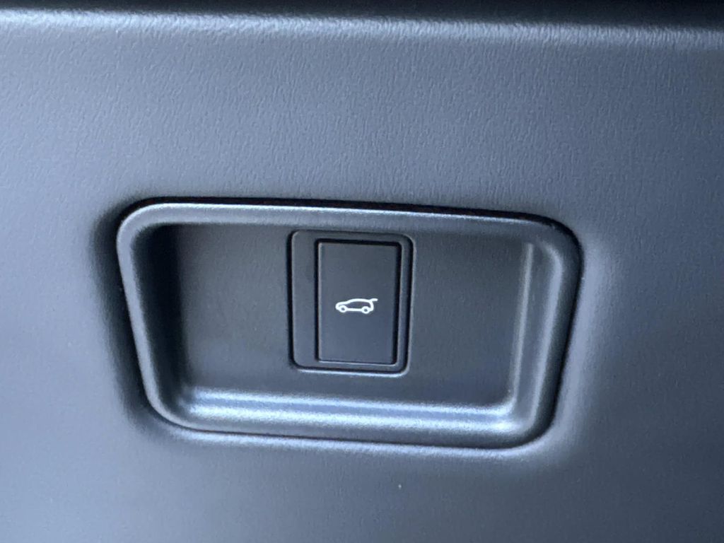 Certified Used 2025 Gray Land Rover Dynamic SE image 30