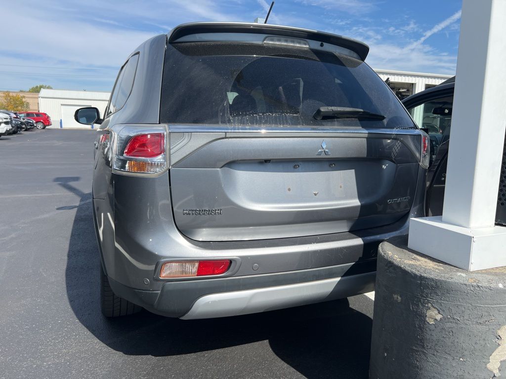 Thumbnail: 2015 Mitsubishi Outlander - 2