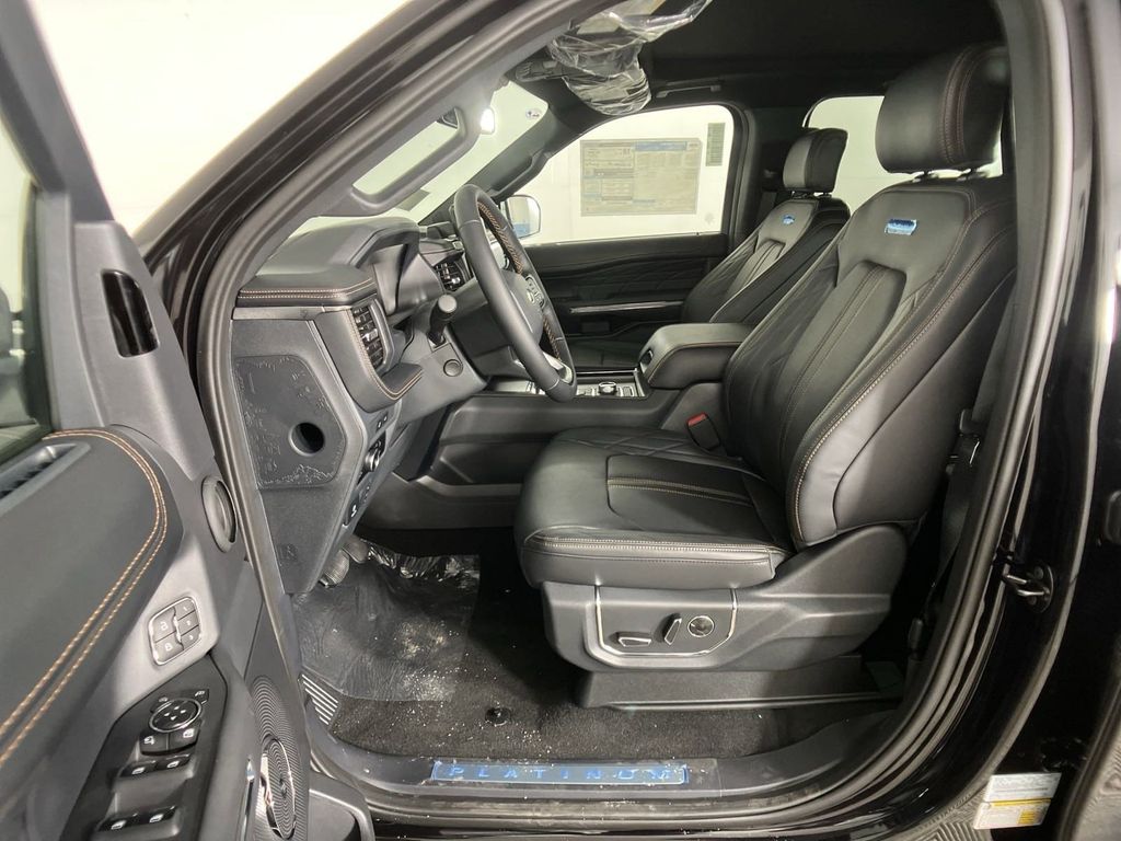 2024 Ford Expedition MAX Platinum photo 2
