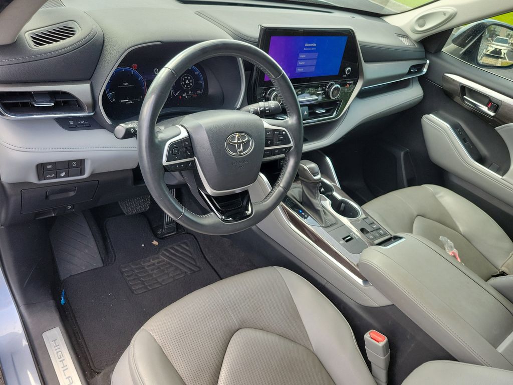 used 2023 Toyota Highlander car, priced at $36,998