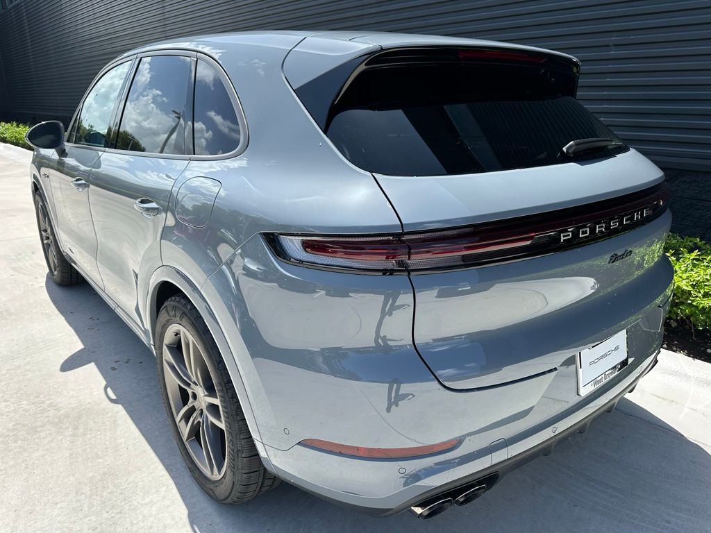 Thumbnail: 2025 Porsche Cayenne - 3