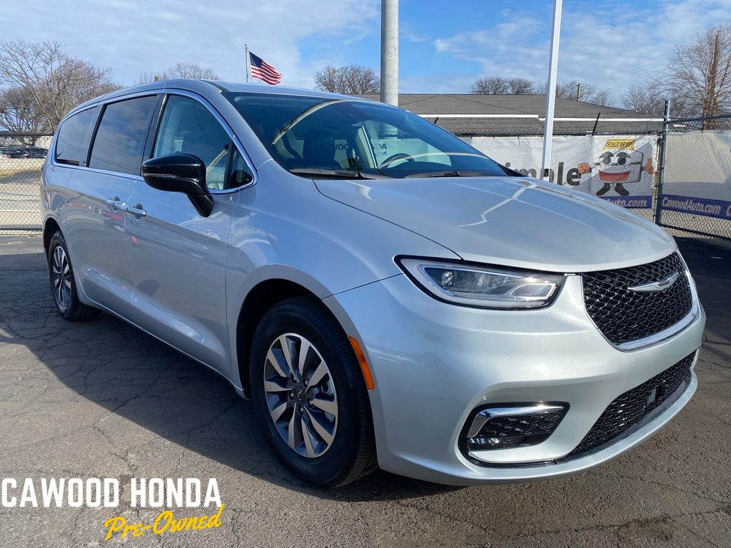 2024 Chrysler Pacifica Hybrid Select FWD