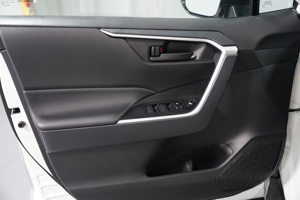Thumbnail: 2025 Toyota RAV4 - 28