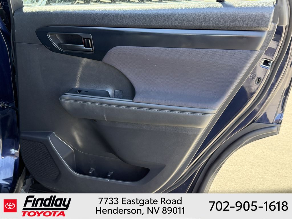 Used 2021 Toyota Highlander SUV