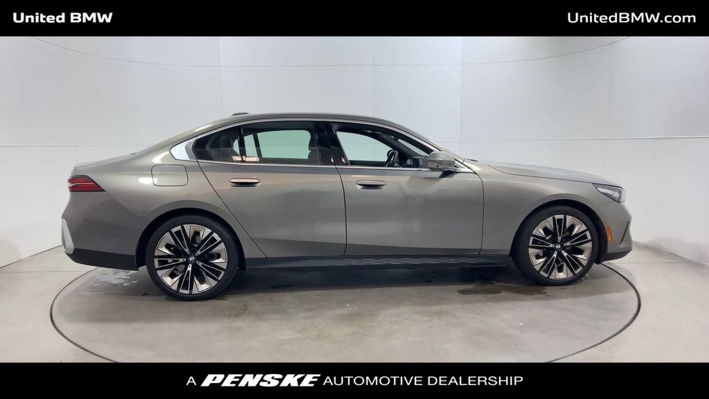 Thumbnail: 2025 BMW 5 Series - 9