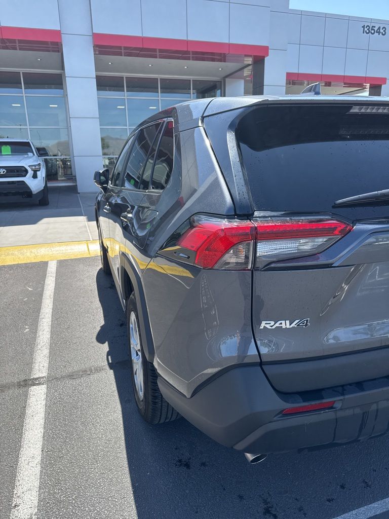 2023 Toyota RAV4 LE 9