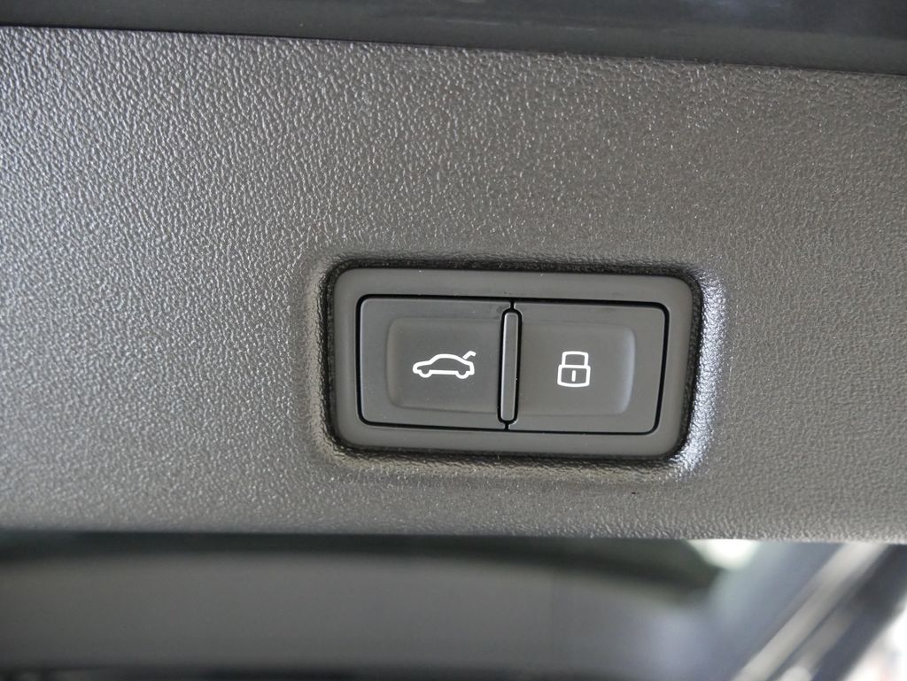 Thumbnail: 2025 Audi Q5 - 24