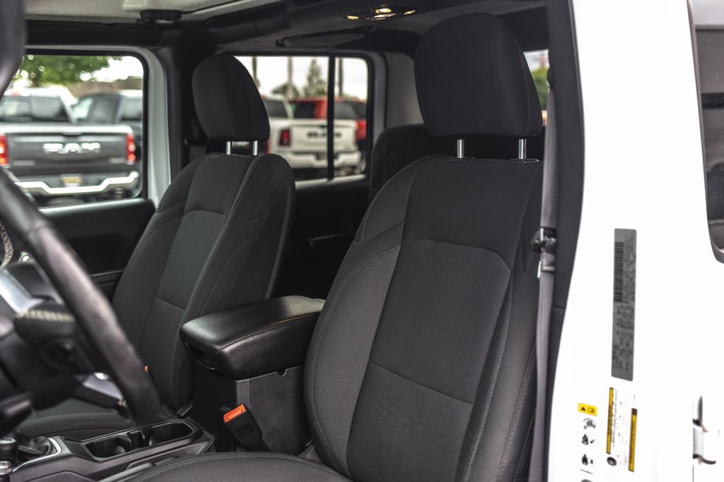 2020 Jeep Gladiator Sport thumbnail 15