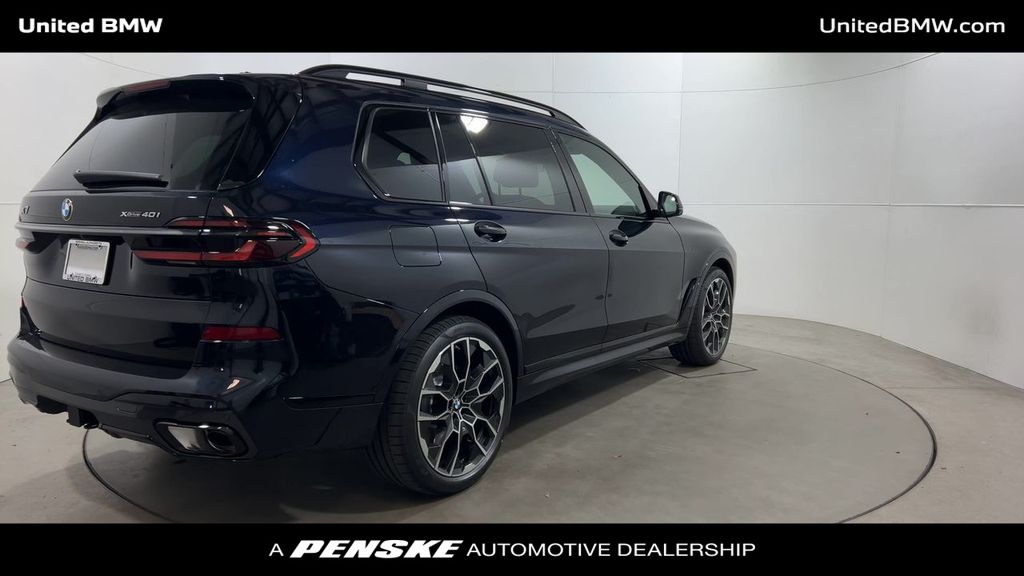 2025 BMW X7 xDrive40i 8