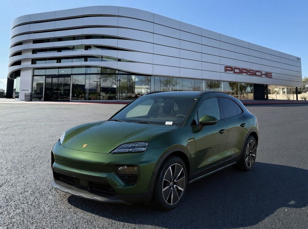 Thumbnail: 2026 Porsche Macan - 1