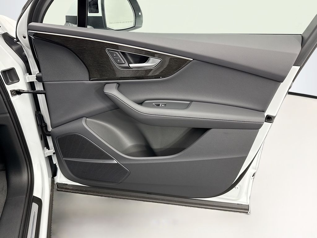 Thumbnail: 2026 Audi Q7 - 25