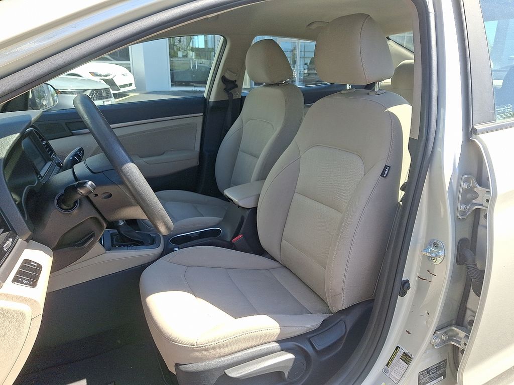 2017 Hyundai Elantra SE 14