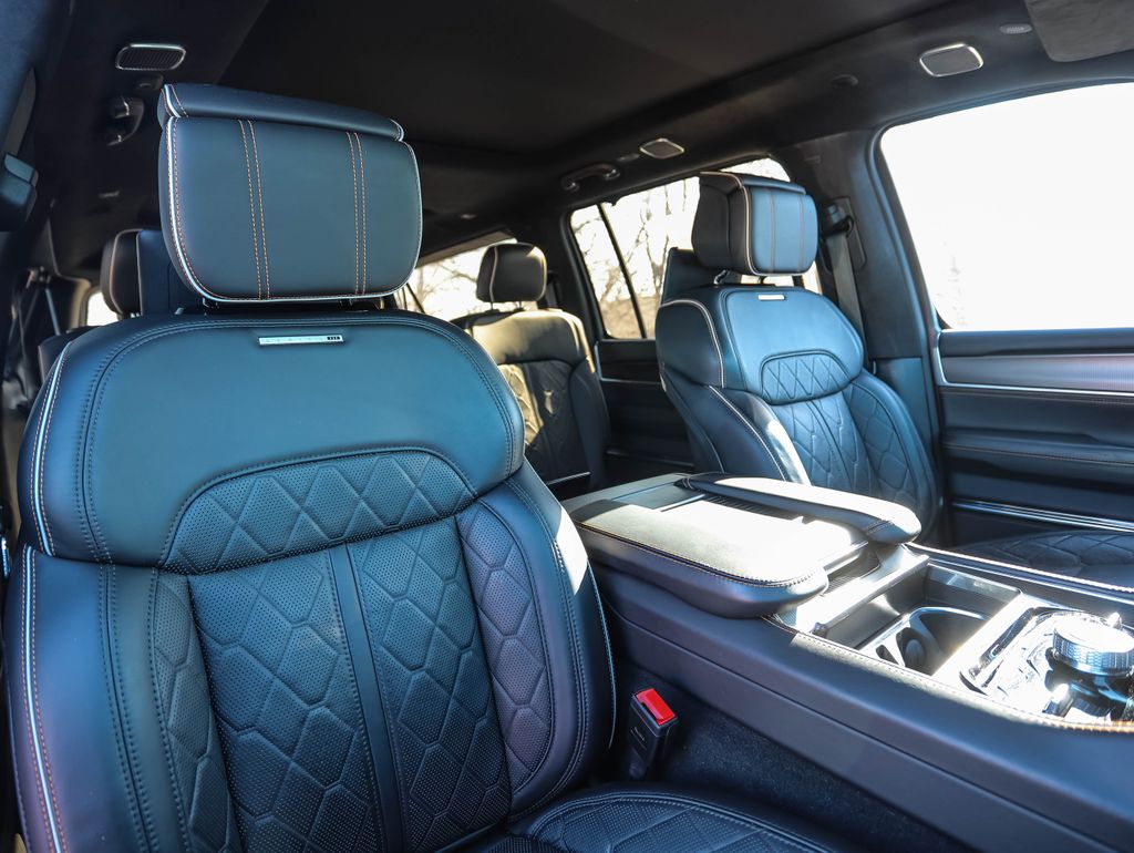 Thumbnail: 2023 Jeep Grand Wagoneer L - 27