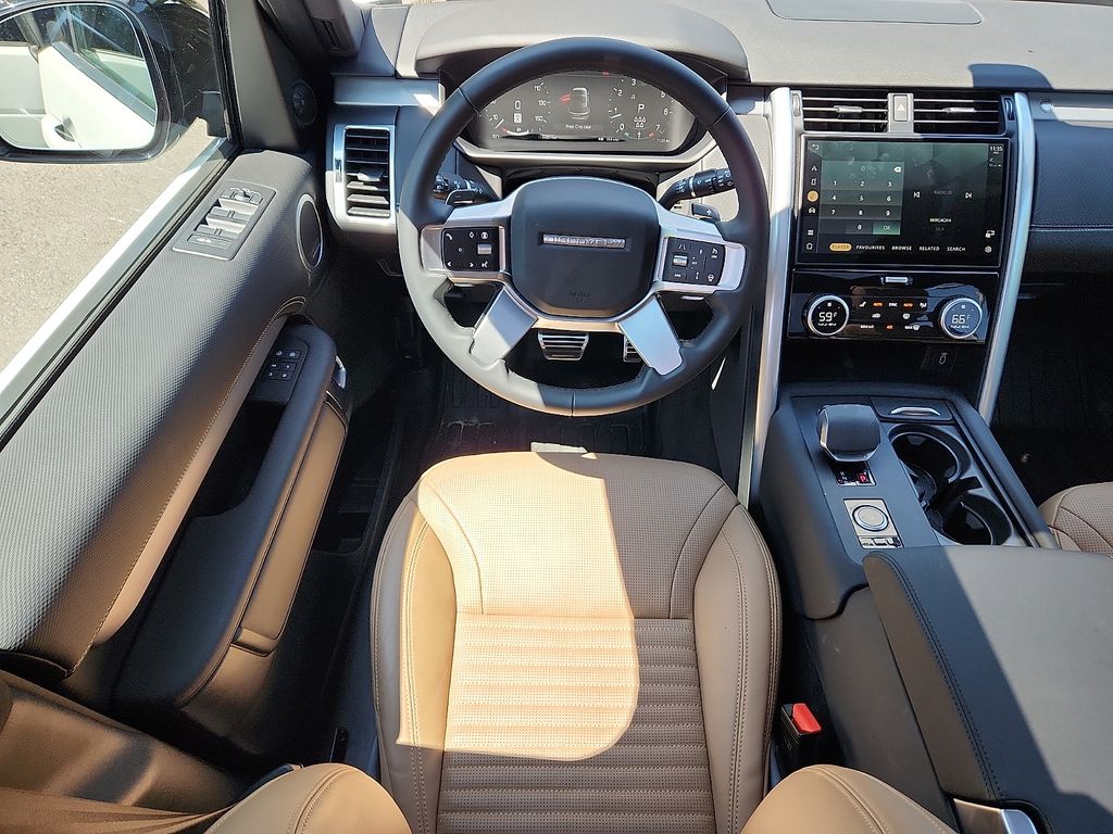 Thumbnail: 2026 Land Rover Discovery - 11