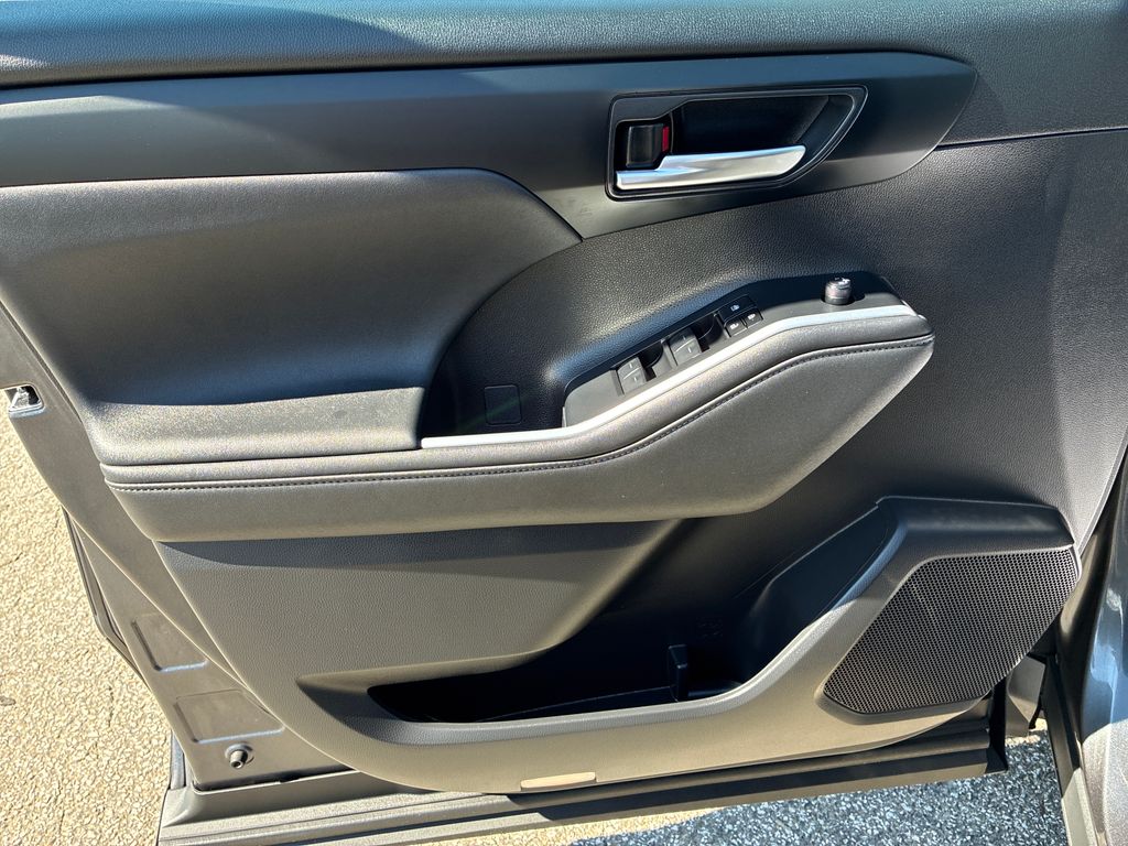 2023 Toyota Highlander XSE - 11