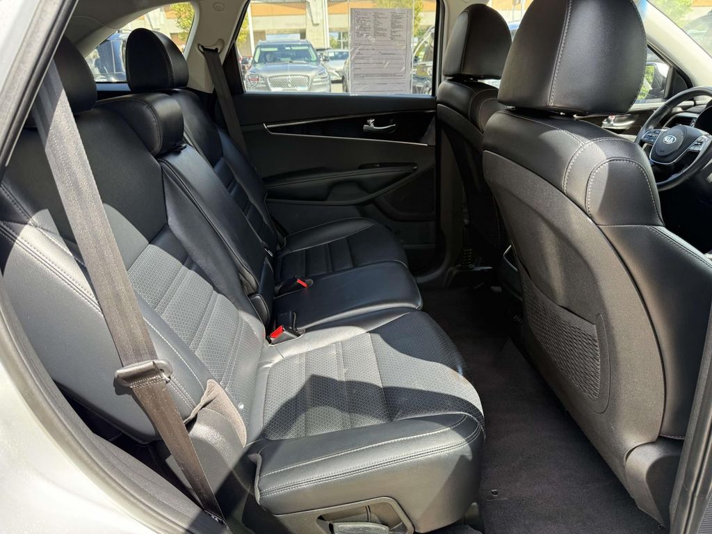 Thumbnail: 2019 Kia Sorento - 24