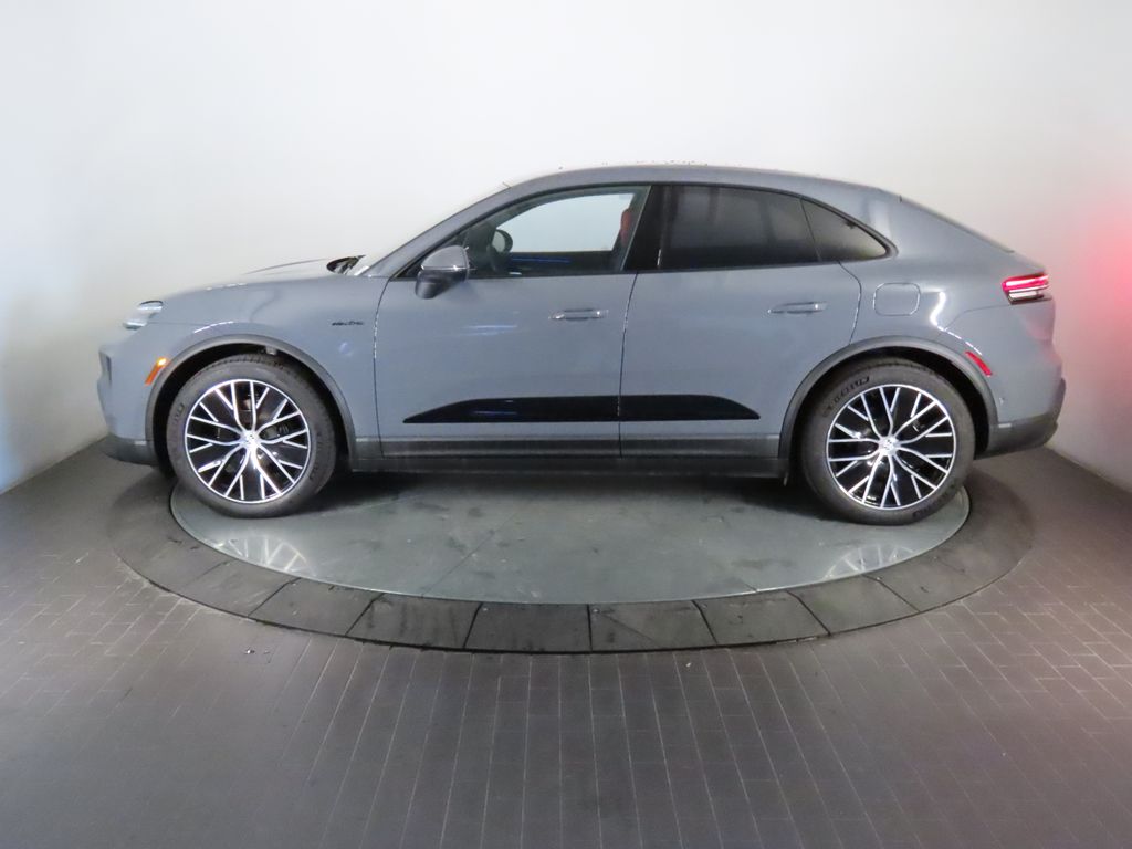 Thumbnail: 2025 Porsche Macan - 2