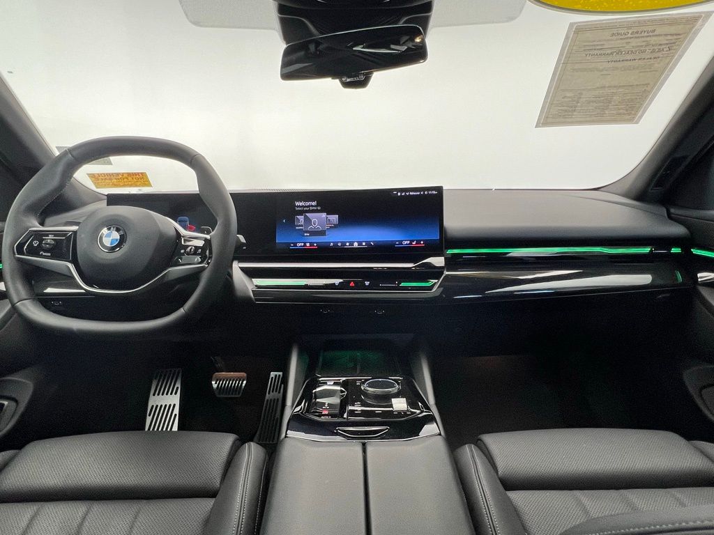 Thumbnail: 2024 BMW 5 Series - 10