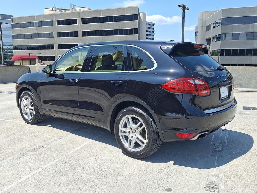 Thumbnail: 2011 Porsche Cayenne - 3