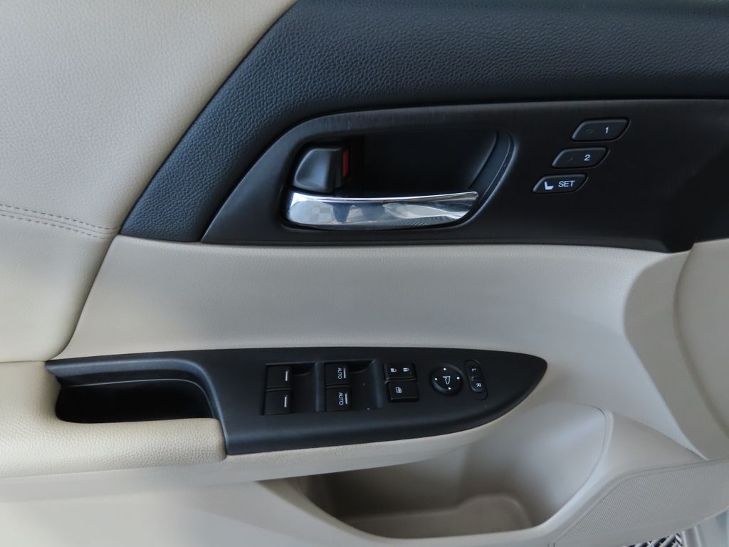 2015 Honda Accord EX-L 23