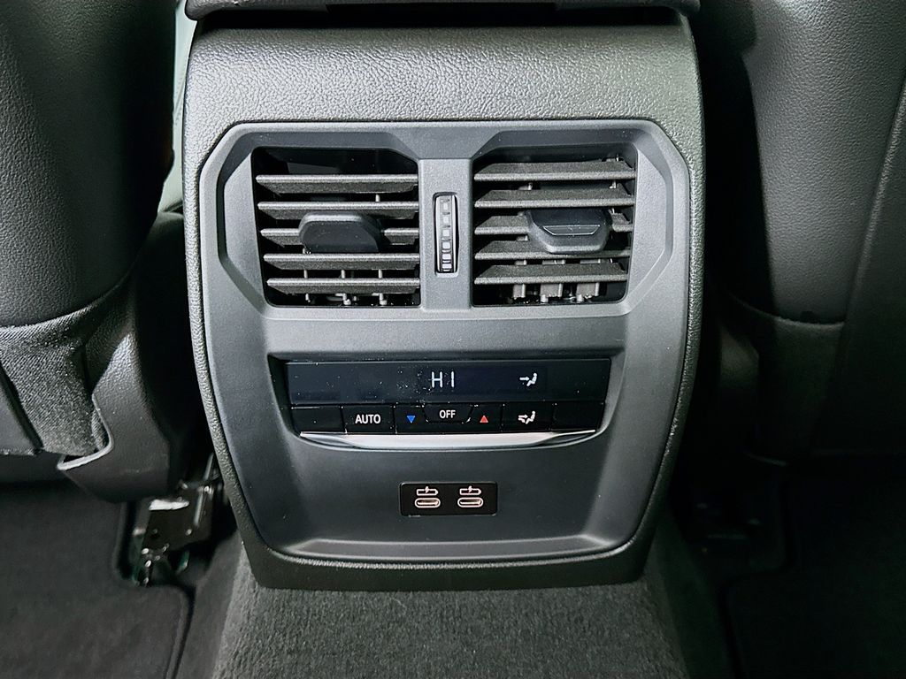 Thumbnail: 2026 BMW 3 Series - 18