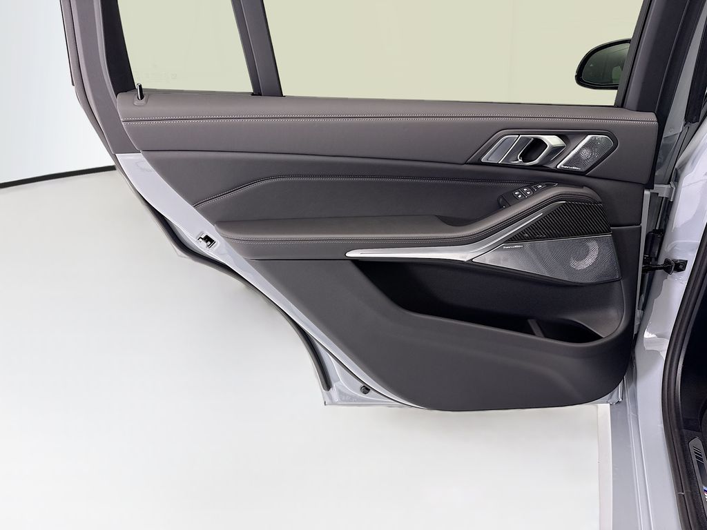 Thumbnail: 2027 BMW X7 - 25