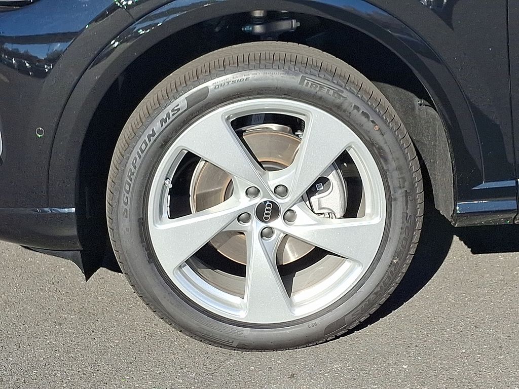 Thumbnail: 2025 Audi Q5 - 5