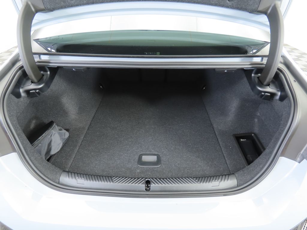 Thumbnail: 2026 BMW i5 - 28