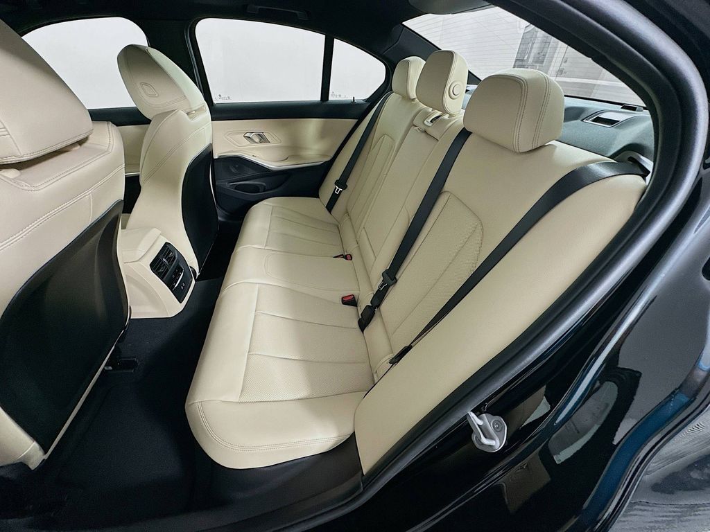 Thumbnail: 2025 BMW 3 Series - 17
