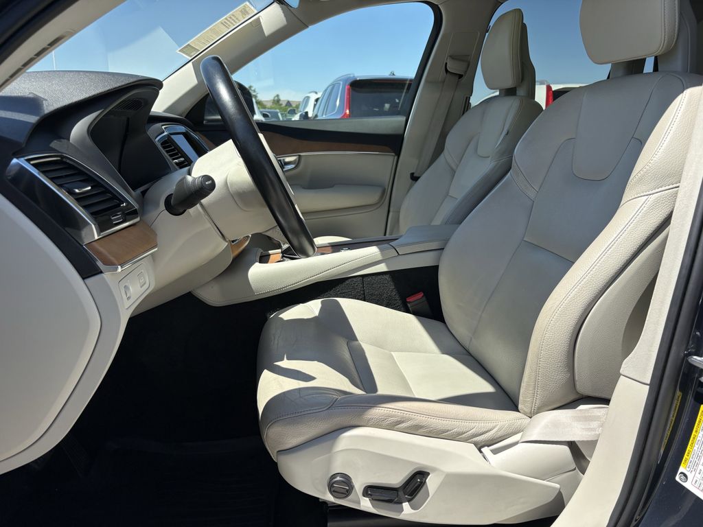 Used 2022 Denim Blue Metallic Volvo T6 Momentum image 12