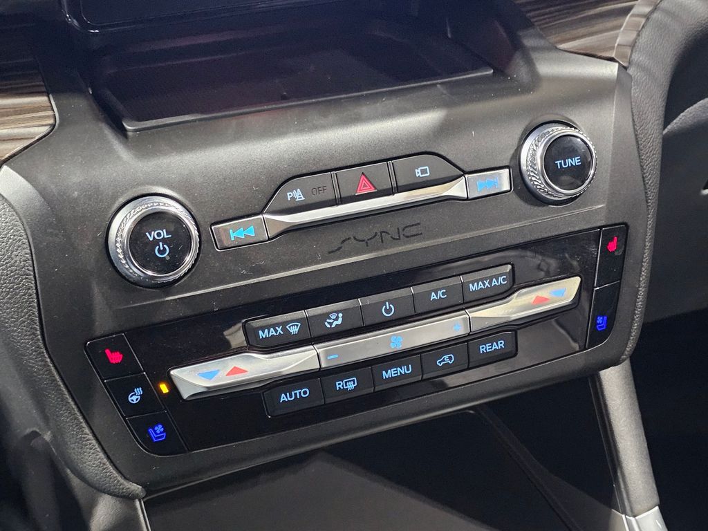 Used 2020 Black Ford Limited image 31