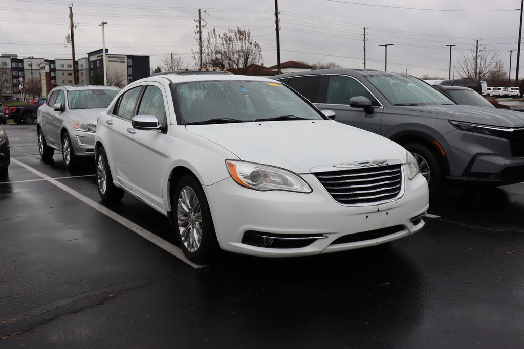 2012 Chrysler 200 Limited 4