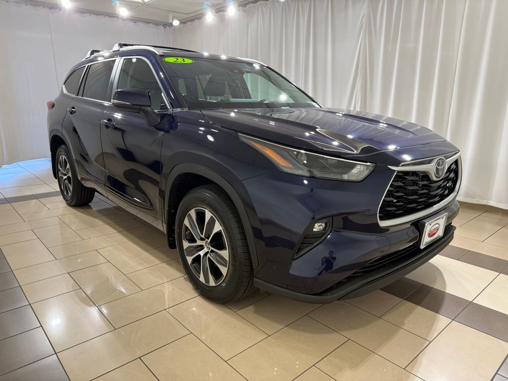 Thumbnail: 2023 Toyota Highlander - 7