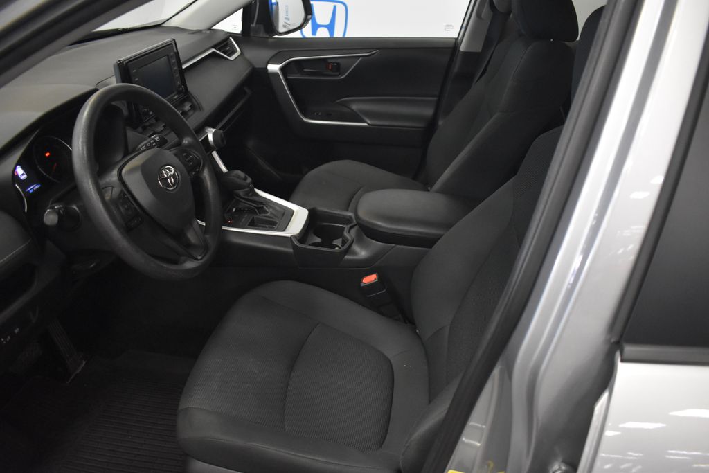 2021 Toyota RAV4 LE 24