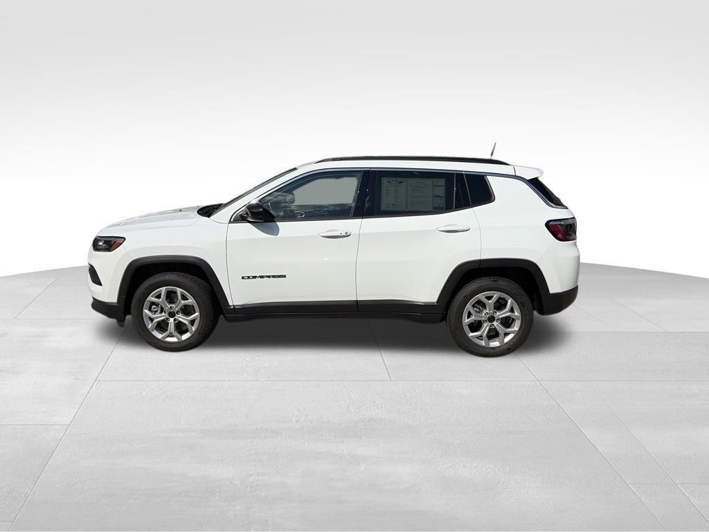 2026 Jeep Compass Latitude White at South Hills CDJR