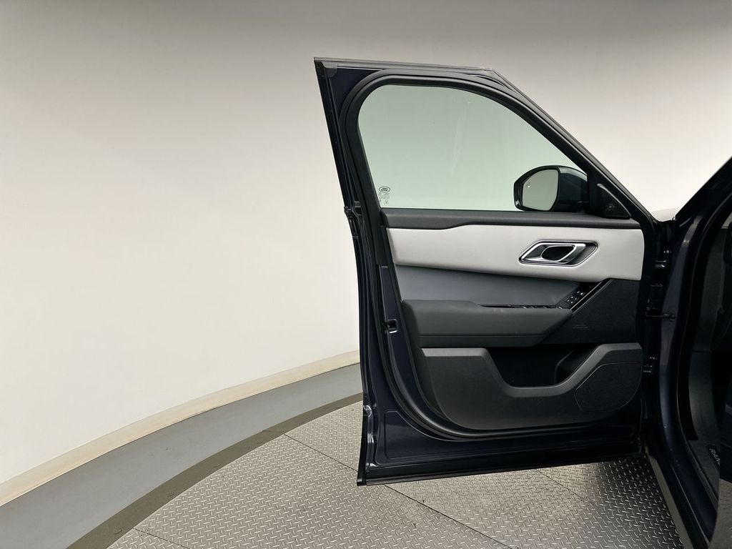 Thumbnail: 2025 Land Rover Range Rover Velar - 9