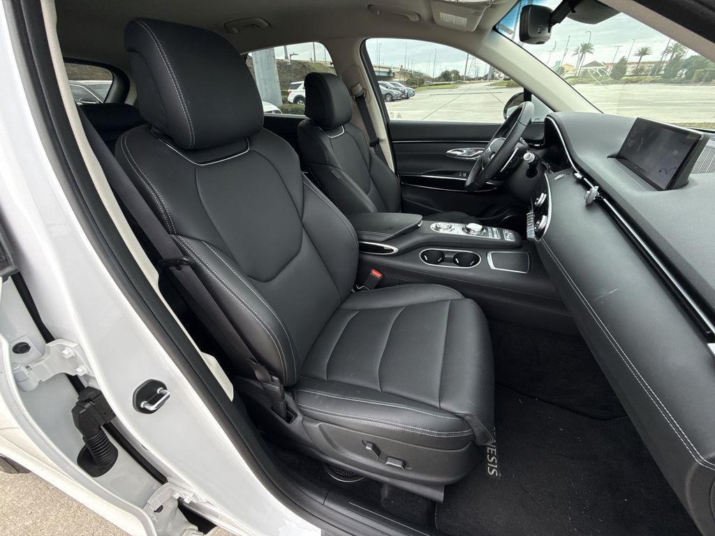 Thumbnail: 2023 Genesis GV70 - 16