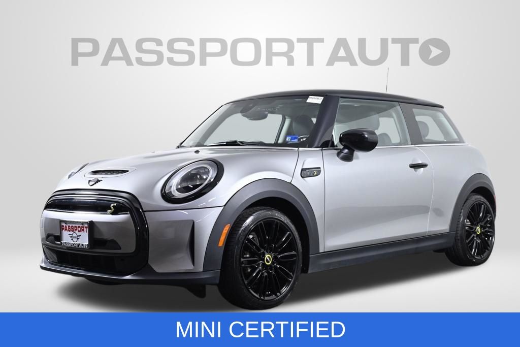 Melting Silver III Metallic 2024 MINI Cooper Hatchback Automatic
