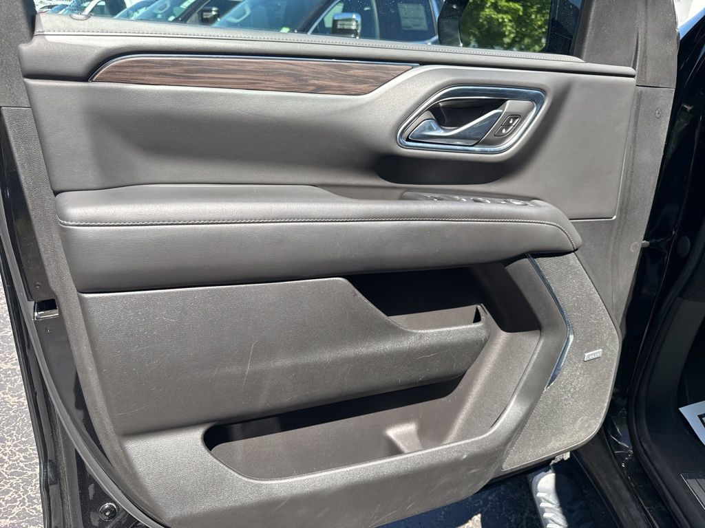 Used 2021 Black Chevrolet Z71 image 22