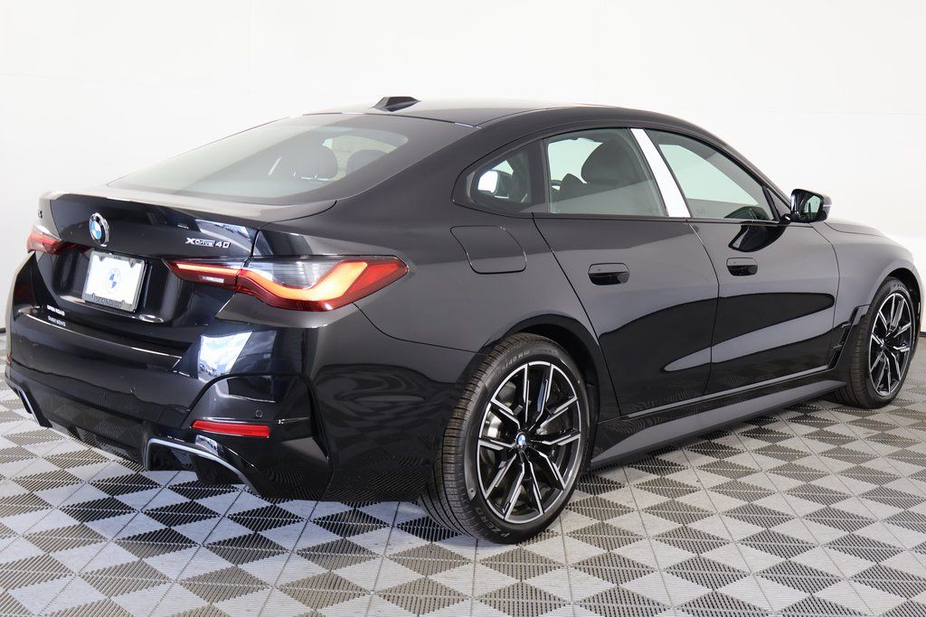 Thumbnail: 2026 BMW i4 - 2
