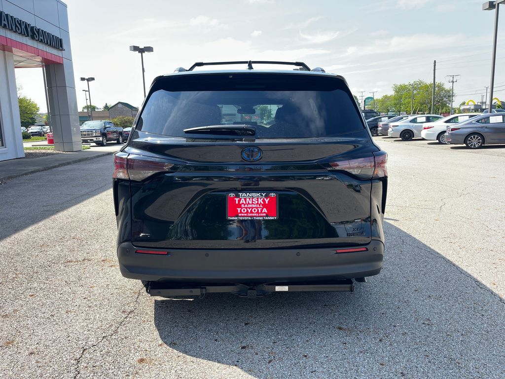 2024 Toyota Sienna Woodland Edition photo