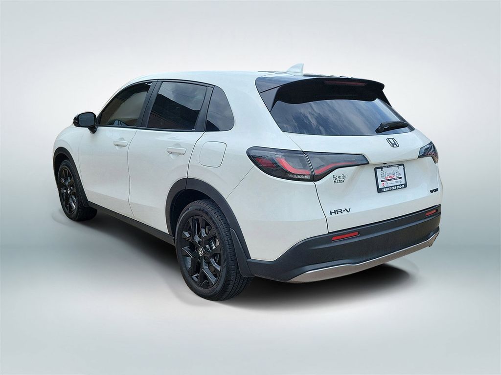 View vehicle photo 4