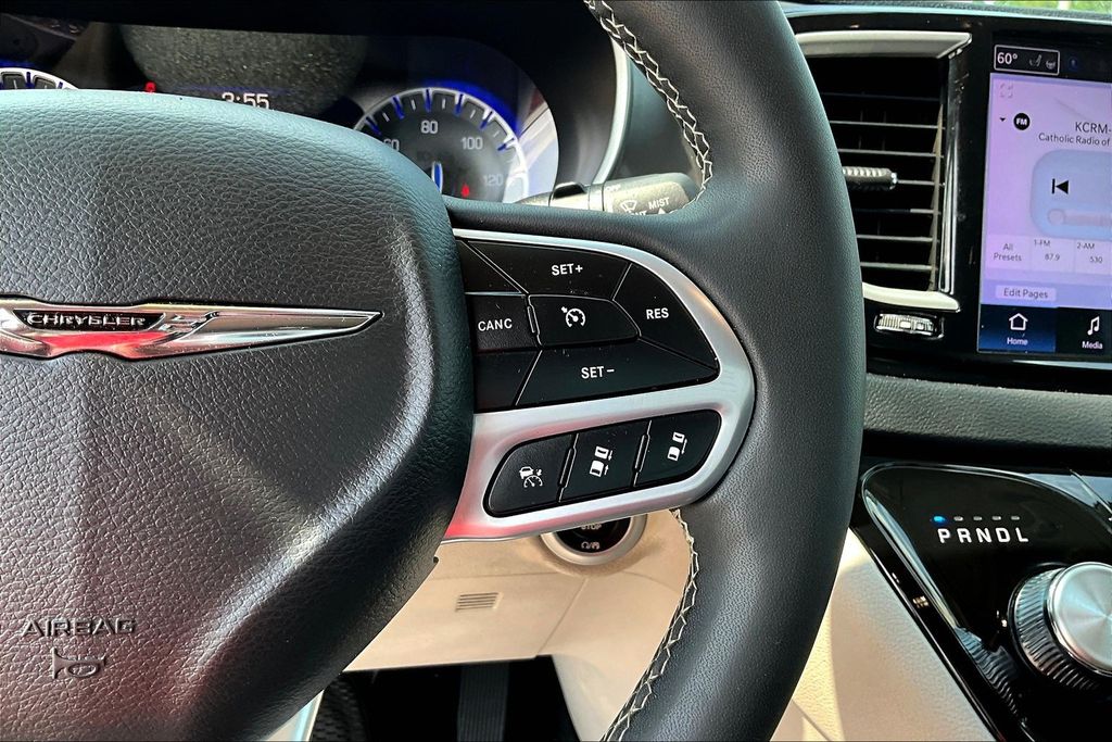 Used 2023 Chrysler Pacifica Van