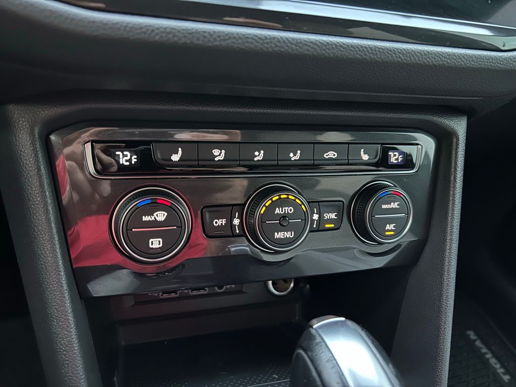Thumbnail: 2020 Volkswagen Tiguan - 24